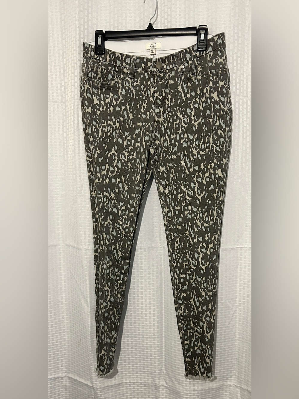 Easel Abstract Camo Raw Hem Skinny Jeans Size Large